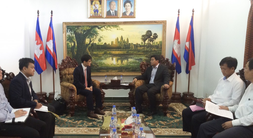 Courtesy call to the Ministry of Environment, Kingdom of Cambodia, 26 May 2014 (Right of center: H.E. Dr. Say Samal, Minister of Environment, Kingdom of Cambodia; left of centre: Dr. Akio Takemoto, APN Secretariat Director)